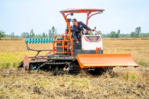 Tractor Agrícola Multifuncional 3 en 1 HOGICO HG80VN Turbo de 80HP con Orugas de Goma de Alta Resistencia y Alto Rendimiento - Product Image 1