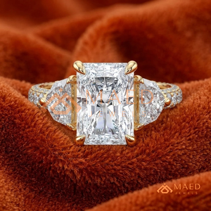 Anillo de Boda de Lujo en Oro de 14K con Diamantes en Forma Radiante, Piedras Decorativas Trillón y Banda Pavé para Mujer - Product Image 2