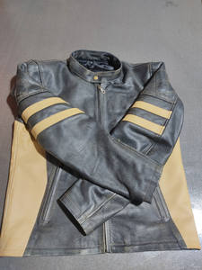 Chaqueta Varsity de Piel de Oveja, Diseño en Cuero Genuino, Resistente al Viento, Transpirable y Calefactable, Venta al Por Mayor OEM, Chaquetas para Mujer, Personalización con Bordado - Product Image 5