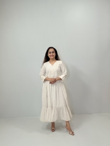 Robe longue blanche brodée à col en V, manches trois-quarts, coupe classique, décontractée, 100 % coton respirant, simple, unie, faite à la main - Product Image 1