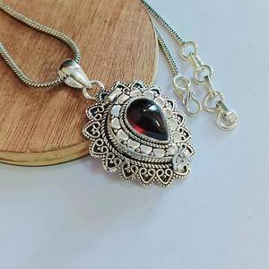 จี้เพชรพลอยธรรมชาติ NIKHIL GEMS รุ่นกล่องลับวินเทจ สำหรับงานหมั้น ทำด้วยมือจากเงินแท้ 925 พร้อมช่องเก็บของซ่อน - Product Image 6