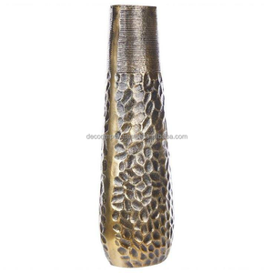Vase en métal coulé en aluminium pour la décoration de la maison et du salon Vase à fleurs plaqué nickel Vase en métal fabriqué à la main par Axiom Home Accents - Product Image 6
