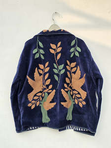 Veste en velours de coton bleu marine pour femme, brodée à la main, motif oiseau éblouissant, style bohème vintage, charme fantaisiste - Product Image 4