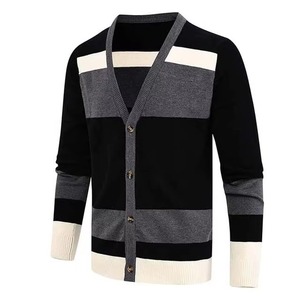 Pulls pour hommes de qualité supérieure, fabriqués sur mesure, couleur contrastée, prix bas, col en V, fermeture à boutons, cardigans d'hiver pour hommes - Product Image 2