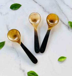 Cuchara de Cuerno de Búfalo Natural Hecha a Mano y Pulida, Perfecta para Servir Especias, Condimentos o para Uso Decorativo en la Mesa, Alta Calidad - Product Image 4