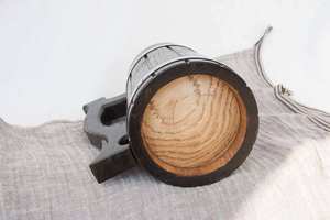 Mug à bière en bois fait main au design unique, avec insert en acier inoxydable, poignée classique, style rustique, disponible au prix de gros - Product Image 3