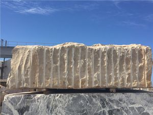 Bloc de pierre calcaire jaune provençal brut naturel, grand bloc brut pour la maçonnerie, le revêtement et l'aménagement paysager - Product Image 3