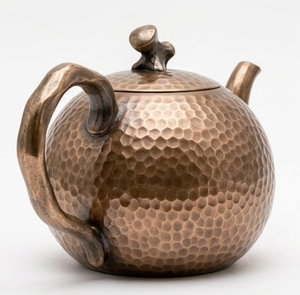Théière en cuivre martelé vintage avec couvercle floral et poignée torsadée – Idées de coffrets cadeaux uniques pour café et thé - Product Image 5