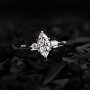 Anillo de Compromiso con Tres Diamantes Cultivados en Laboratorio, Corte Marquesa, Oro de 14K, 2.40ct de Peso Total, Piedras Laterales en Forma de Pera, Anillo de Novia para Boda - Product Image 1