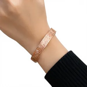 Brazalete Terapéutico Abierto de Cobre Puro con Grabado Floral Vintage, Joyería de Moda de Lujo Hecha a Mano - Product Image 1
