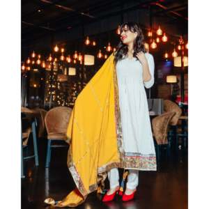 Conjunto de Traje de Rayón Blanco para Mujer, Talla XS - Product Image 2