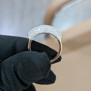 Anillo de Diamantes para Hombre con Diamante Cultivado en Laboratorio de 2.00ct, Corte Redondo, Diseño Premium, con Certificado IGI, en Venta - Product Image 1