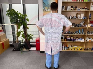 Bata de Laboratorio Fácil de Usar con Cierre de Cordón para Médicos, Enfermeras y Pacientes, Uso Hospitalario, Poliéster/Algodón, Cómoda, de una Sola Pieza, con Estampado - Product Image 4