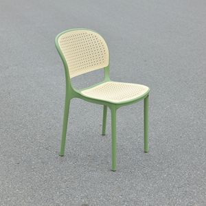 Chaise de bistrot moderne en faux rotin couleur menthe pastel |   Fauteuil en mousse écologique empilable léger résistant aux intempéries en polypropylène à dossier arrondi - Product Image 3