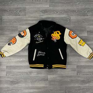 Chaqueta Varsity Reversible Personalizada de Primera Calidad, Resistente al Viento, Unisex, con Bordado Chenille y Exterior de Seda, Venta al Por Mayor - Product Image 6