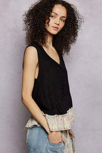 Camiseta sin mangas con textura y cuello en V con estampado floral POL - Product Image 3