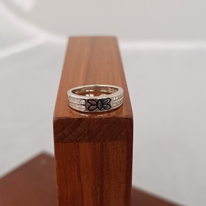 แหวนผีเสื้อประดับเพชร คลาสสิก เรียบหรู สำหรับผู้หญิง งานแต่งงาน งานหมั้น ของขวัญแทนใจ ใช้ได้ทุกวัน รีวาเลีย ไมโครอินเซ็ท - Product Image 2