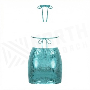 Ensemble de yoga 2 pièces imprimé papillon bleu avec finition dorée, body à col en V profond et jupe portefeuille longueur genou - Product Image 3
