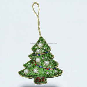 Adorno Navideño de Primera Calidad Hecho a Mano con Cuentas y Texto Navideño, Decoración Navideña de Perlas Rojas y Blancas - Product Image 4