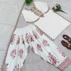 ชุดปาลาซโซ่สีไวน์และคุร์ตาผ้าเครปฝรั่งเศสปักลายด้วยเลื่อม - Product Image 1