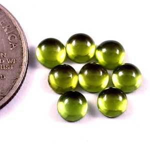 Lote al por mayor de gemas sueltas calibradas de peridoto natural redondo de 6x6 mm con base plana para fabricación de joyas - Product Image 2