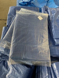 Bâche PE Bleue Orange Personnalisée Imperméable Coupe-Vent Résistante aux Intempéries Protection UV Couverture Extérieure Densité 700D-1500D - Product Image 2