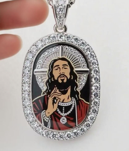 Pendentif ovale personnalisé en émail avec incrustation de moissanite, plaqué or rose, argent 925, médaillon Jésus, bijoux hip-hop Orelia Luxe Orelia - Product Image 2