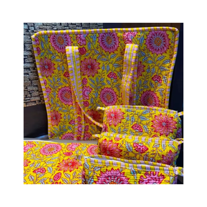 Bolsos de mano de algodón estampados a mano, bolsos acolchados de algodón estampados a mano de la India, bolsos de playa. - Product Image 1