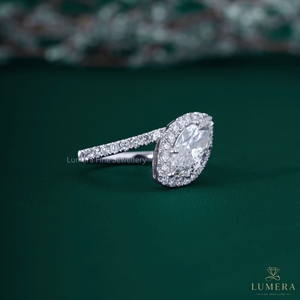 Bague intemporelle en diamant de laboratoire taille marquise, avec halo pavé éclatant et sangle de diamants, pour un cadeau romantique de fiançailles et d'anniversaire - Product Image 2