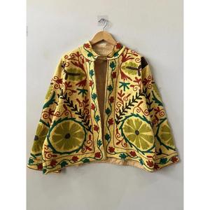 Veste en coton 100% naturel, brodée de fleurs Suzani, écologique, de haute qualité, personnalisable, vêtements ouzbèdes pour le festival d'automne - Product Image 1