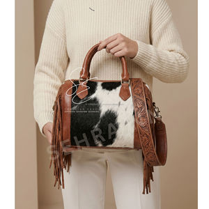 Mini sac de voyage en cuir de vachette marron avec franges style western, sac à main bohème pour femme - Product Image 3