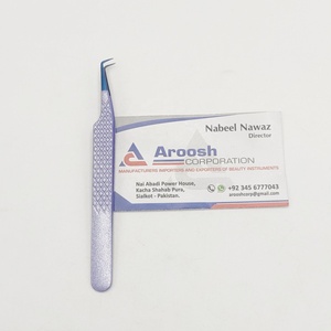 Venta al por mayor de pinzas de extensión de pestañas de diamante de acero sostenible 90 grados Punta de Plasma azul logotipo personalizado pinzas de pestañas moradas - Product Image 1