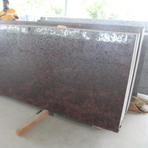 Dalle de granit poli Lapotra rouge Pan pour comptoirs de cuisine et vanités de salle de bain Pierre naturelle durable avec finition lisse - Product Image 3