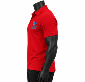 Chemise de golf pour homme en piqué de polyester rouge, manches courtes, logo brodé sur le devant, couleur unie, respirante, tricotée, séchage rapide - Product Image 4
