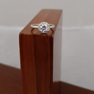 Bague de fiançailles en argent sterling 925 avec sertissage halo et micro-incrustation de diamants, classique et élégante, cadeau de promesse de mariage pour femme - Product Image 2