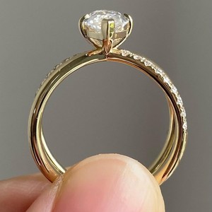 Anillo de compromiso minimalista de lujo con diamante cultivado en laboratorio de 1-2 quilates, corte marquesa, claridad VVS2, en platino con diseño de tallo dividido y pavé, anillo nupcial. - Product Image 3