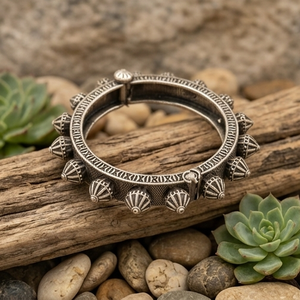 DIVYORO Bracelet en laiton argenté oxydé antique pour femme - Cadeau KADA - Product Image 3