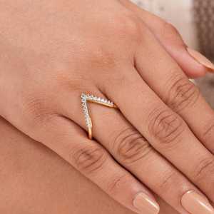 Bague de fiançailles et de mariage en or massif 14 carats avec diamant taille ronde en forme de V E/VS2, collection cadeau idéale pour elle pour les fêtes et anniversaires - Product Image 3