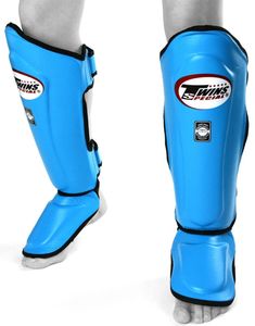 Ensemble de gants de boxe Muay Thai et protège-tibias Twins en cuir premium, respirant, léger, avec sangle de poignet réglable et poignées anti-humidité - Product Image 4