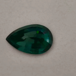 Varias piedras preciosas sueltas de esmeralda verde en forma de pera, esmeraldas cultivadas en laboratorio, hechas a mano para la fabricación de joyas. - Product Image 1