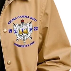 Veste décontractée brodée Sigma Gamma Rho pour femme, avec logo personnalisé, confortable, style sororité grecque, vente en gros - Product Image 3