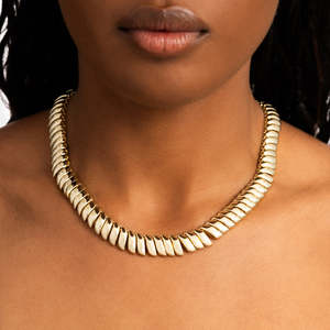 Collier ras du cou de luxe plaqué or avec maillons éventail en émail blanc, bijoux de mode pour femme - Product Image 3
