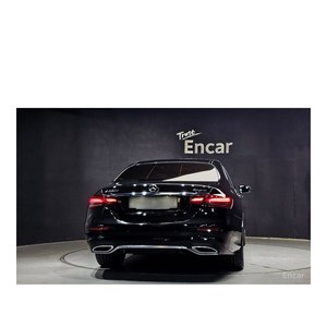 Mercedes-Benz Classe E E220d 4MATIC AMG Line 2023, 11 740 km, Diesel, Automatique, Sièges en Cuir, Volant à Gauche, Caméra Arrière - Product Image 4
