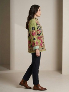 Chaqueta de Tela TNT Bordada con Suzani Verde Premium para Mujer, Abrigo Bohemio Floral Hecho a Mano, Ropa de Abrigo al por Mayor de Boutique - Product Image 3