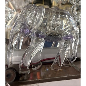 Artisanat en verre soufflé à la main en forme d'éléphant avec un design unique pour la décoration de la maison - Product Image 5