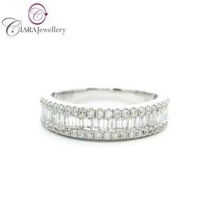 แหวนเพชรกลมและบาแกตต์สีทองขาว AU750 18K สไตล์คลาสสิกสำหรับงานแต่งงานหรือวันครบรอบ - Product Image 1