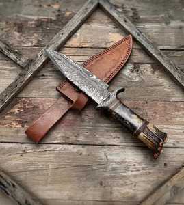Cuchillo de Caza con Hoja de Acero de Damasco y Mango Texturizado, Cuchillo de Supervivencia para Exteriores - Product Image 4