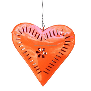 Article de décoration en forme de coeur suspendu en fer de nouvelle conception avec finition de couleur orange pour la décoration de la maison - Product Image 4