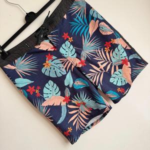 Short de bain décontracté pour homme, bleu tie-dye, avec poches, séchage rapide, taille élastique, longueur mi-cuisse - Product Image 2