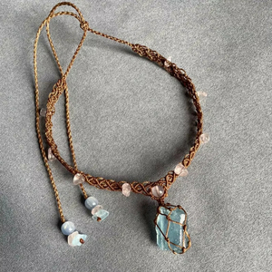 Collar de Macramé Hecho a Mano con Aguamarina, Colgante de Cristal de Aguamarina en Bruto, Cordón Marrón, Joyería Boho con Piedra Curativa para Mujer - Product Image 1